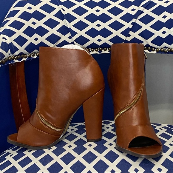 Cognac Michael Antonio peep toe chunky heel bootie - Picture 1 of 5